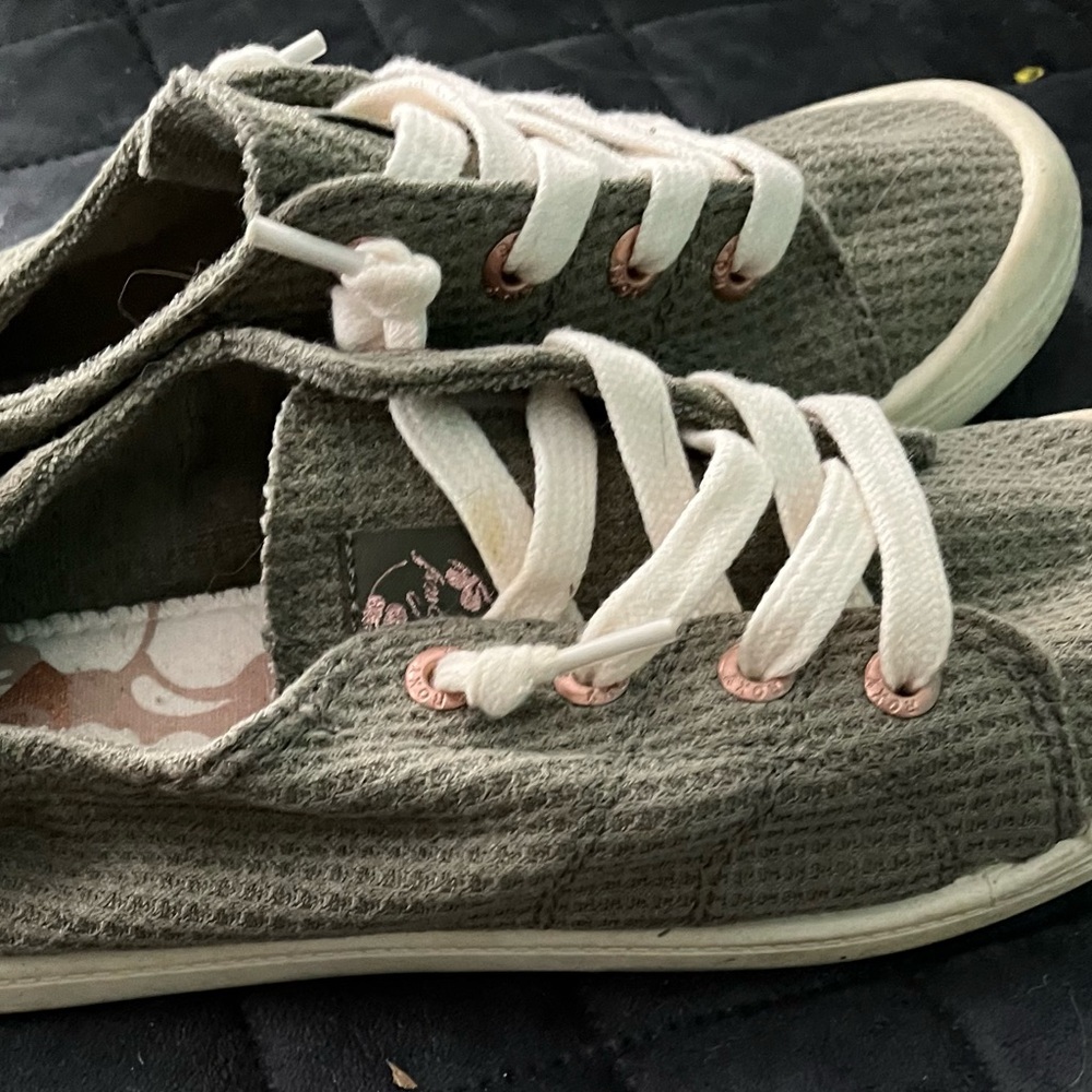 ROXY sneakers, Women’s/Jrs size 6, light green